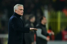 Mourinho_dan_Galatasaray_a_kart_gondermesi_ve_derb_1739737301
