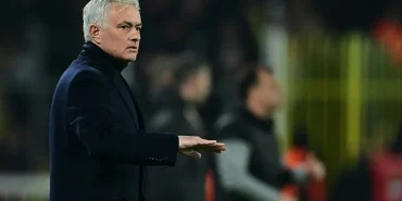 Mourinho_dan_Galatasaray_a_kart_gondermesi_ve_derb_1739737301